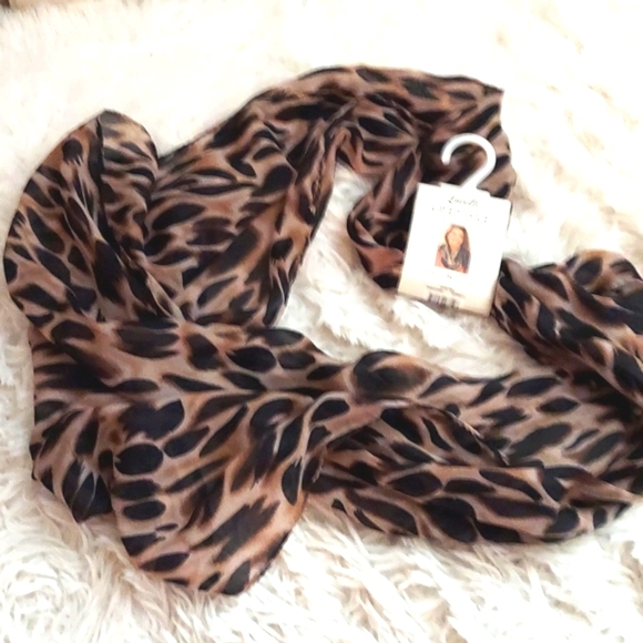 Lavello Lifestyle Infinity Scarf Leopard Print Nwts - Picture 2 of 5